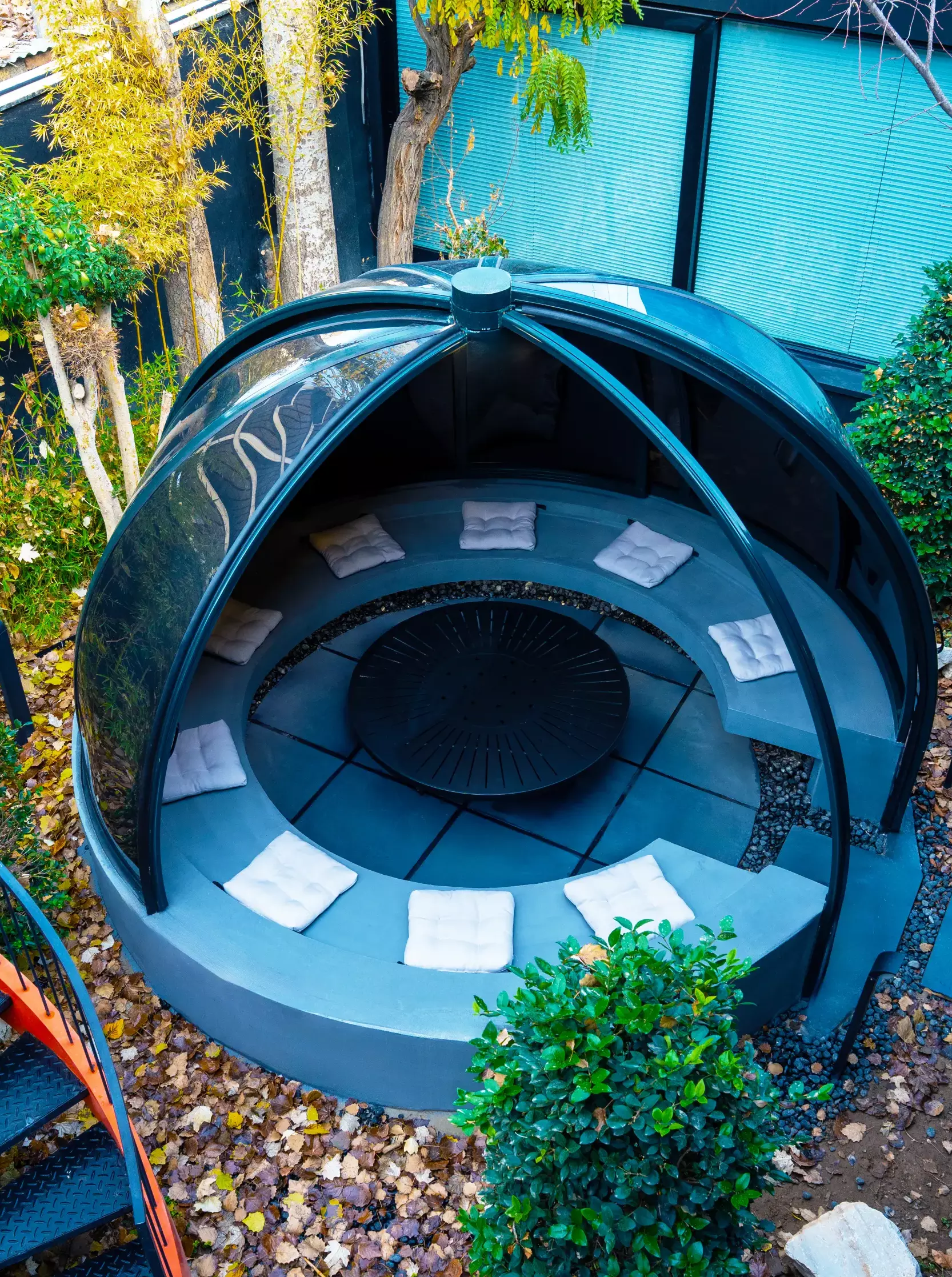 pool with DALLAS enclosure